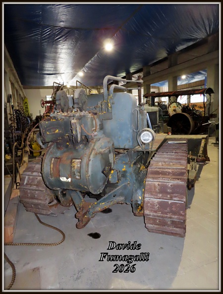 Caterpillar D6 (2).jpg