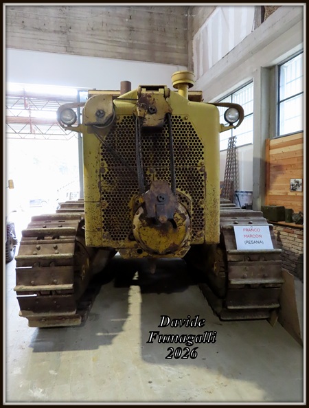 Caterpillar D9 (2).jpg