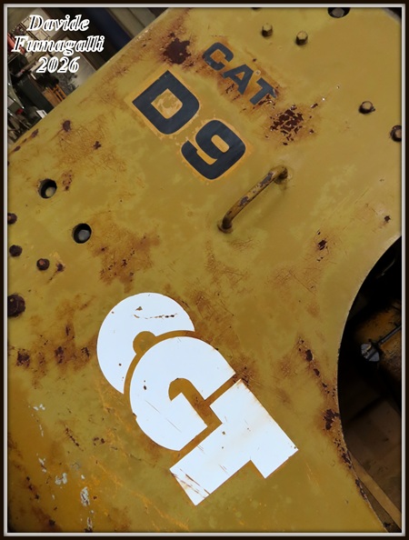 Caterpillar D9 (4).jpg