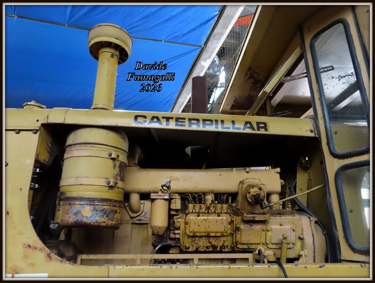 Caterpillar D9 (5).jpg
