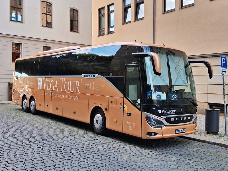 Setra 517 HD, VEGA TOUR, Praha, 1AN N154, CZ 191741.jpg