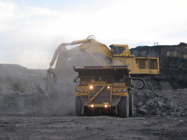 Cat 793 und PC 5500.jpg