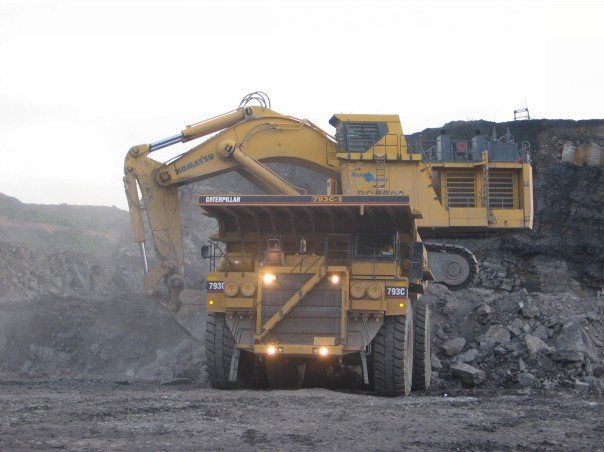 PC 5500 and CAT 793.jpg