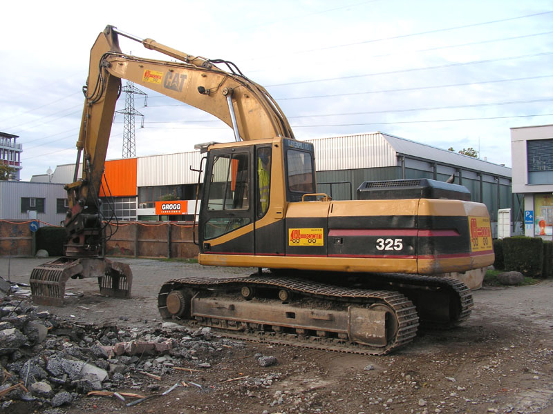 Cat 325 (1).jpg
