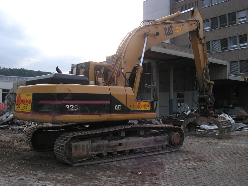 Cat 325 (2).jpg