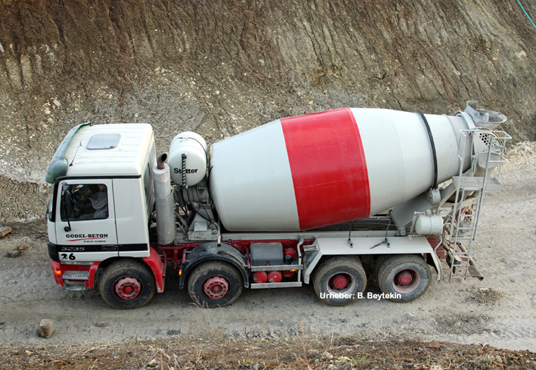 Actros_3235-4a-Betonmischer.jpg
