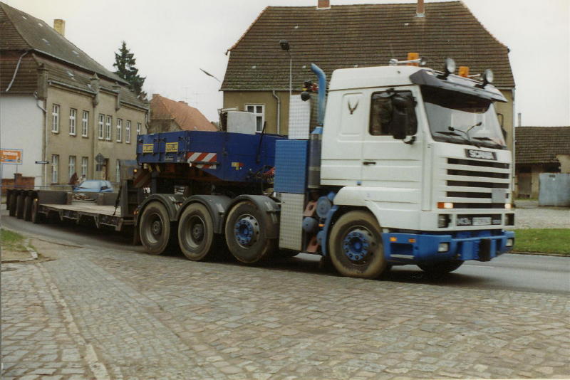 Scania 143 M Tieflader (2).jpg