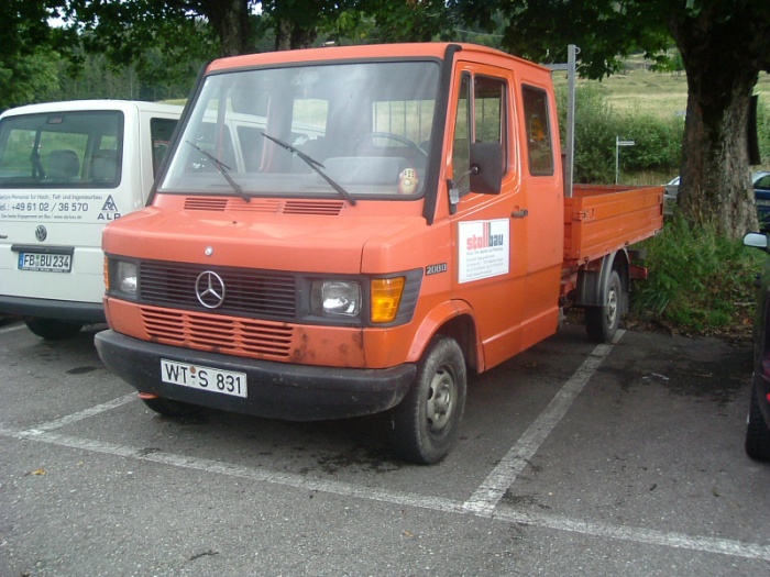 Mercedes TN 208D.jpg