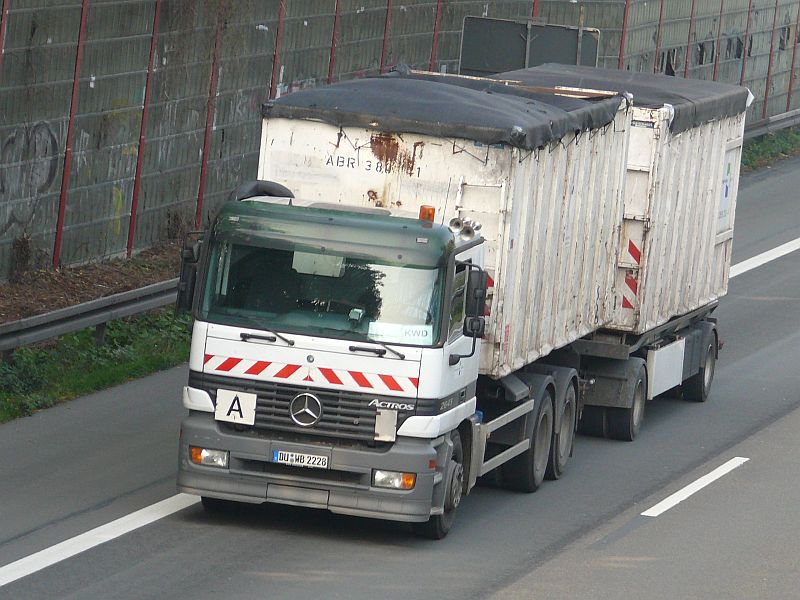 Mercedes Actros MP 1 Hängerzug Hakengerät 3+2 weis  001.jpg