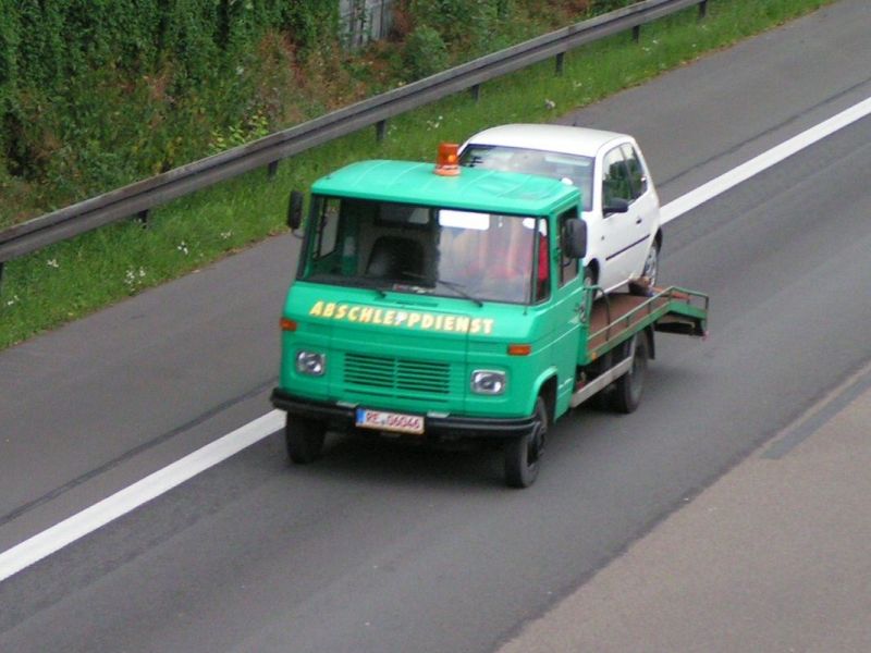 Mercedes L 309 Abschleppwagen 002.jpg