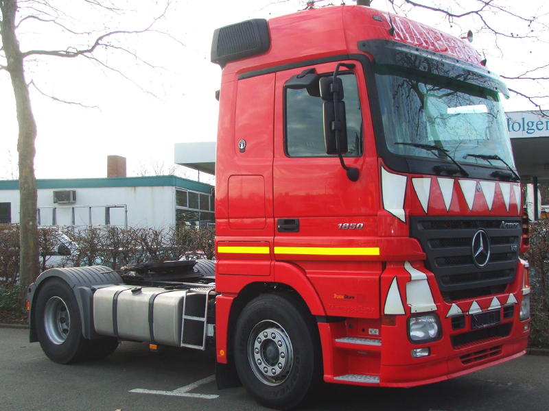 Actros MAN Eater Seitlich  DSC00007 (2) (2).jpg