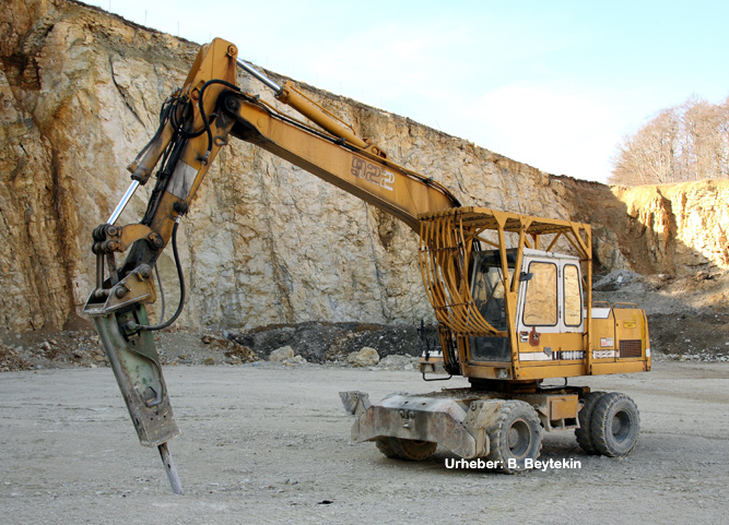 Liebherr_A922-+-Hammer_1.jpg