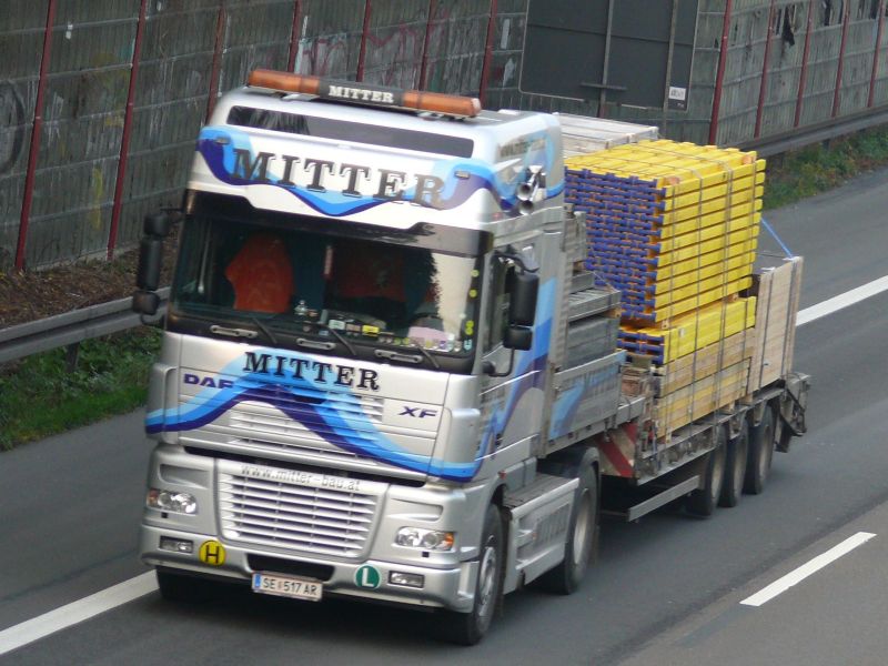 DAF XF Sattelzug Tieflader 2+3 sielber 001.jpg