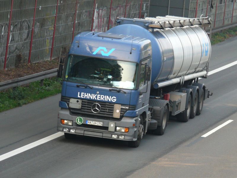 Mercedes Actros MP1 Sattelzug Silo 2+3 blau 001.jpg