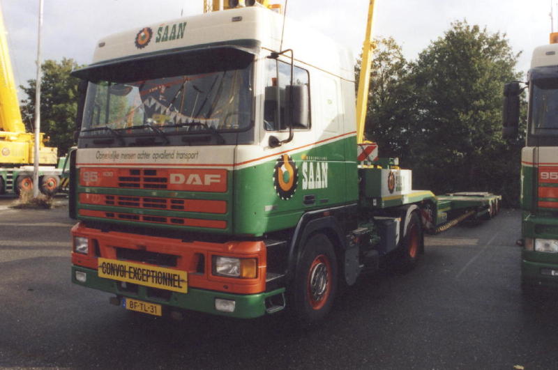 DAF 95 SAAN (2).jpg