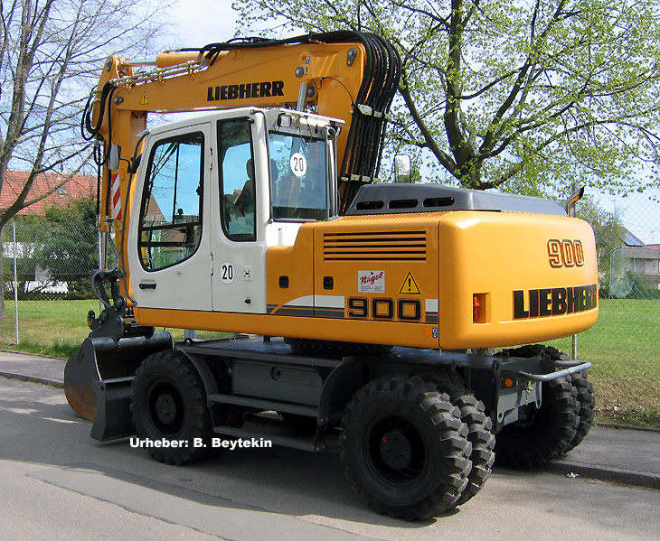 Liebherr_A900C_4.jpg