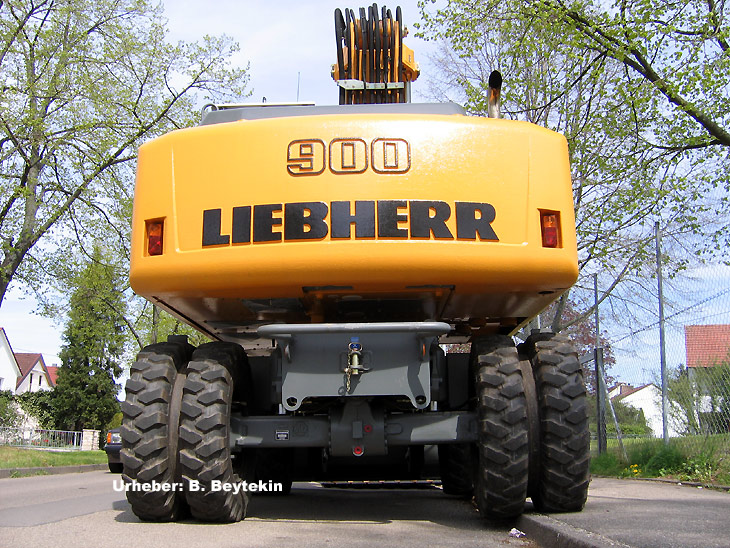 Liebherr_A900C_5.jpg