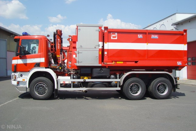 Scania 114C 380 6x6 HNK s HR Hiab 02.jpg