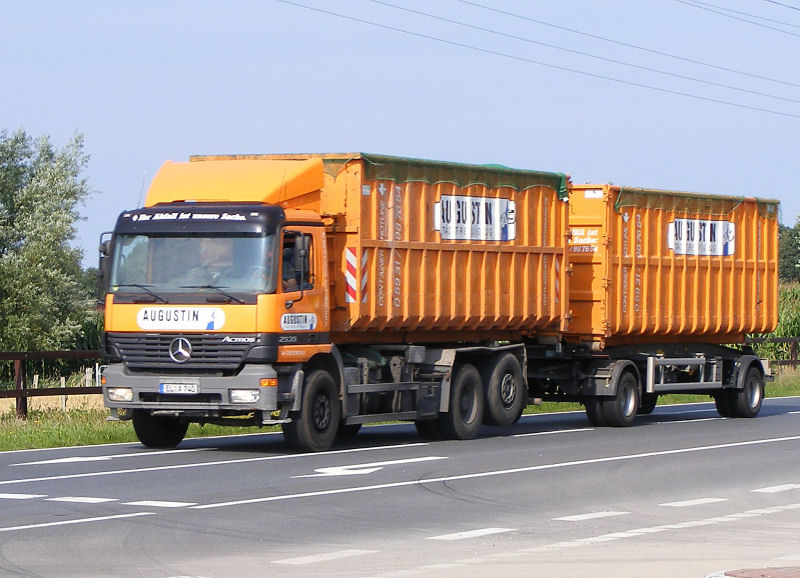 A2535.jpg