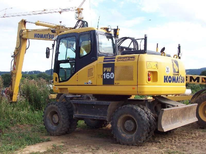 KomatsuPW160-1.jpg