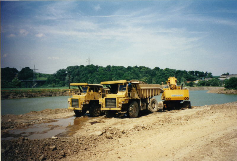 Cat Mulden,Demag H71.jpg