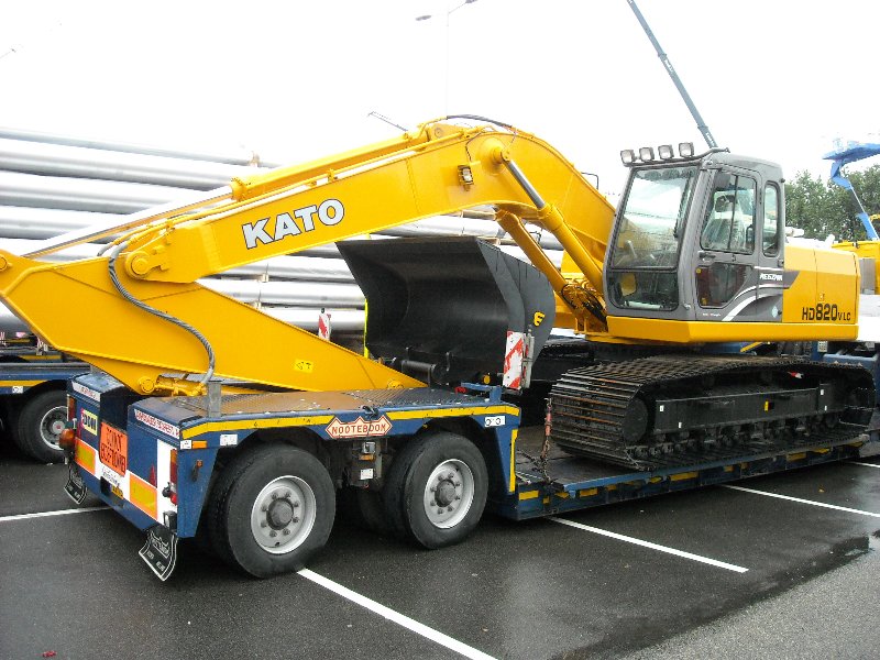 KATO HD 820 (1).jpg
