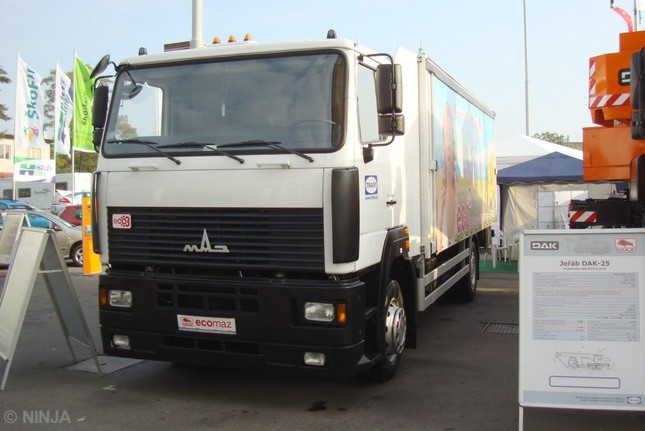 Maz 534003 4x2 03.jpg