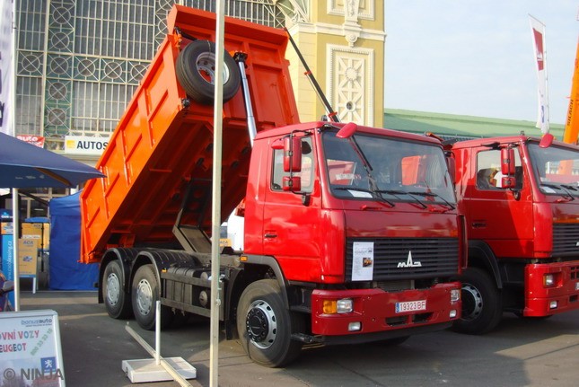 Maz 650136 6x4 S1 01.jpg