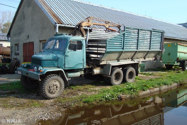 Praga V3S 6x6 slam&aacute;k 05.jpg