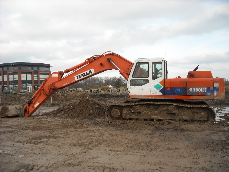 Halla HE 280 LCE (1).jpg