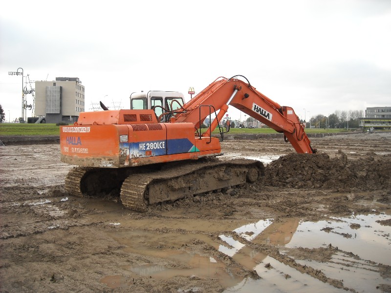 Halla HE 280 LCE (2).jpg