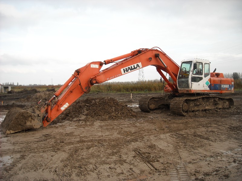 Halla HE 280 LCE (4).jpg