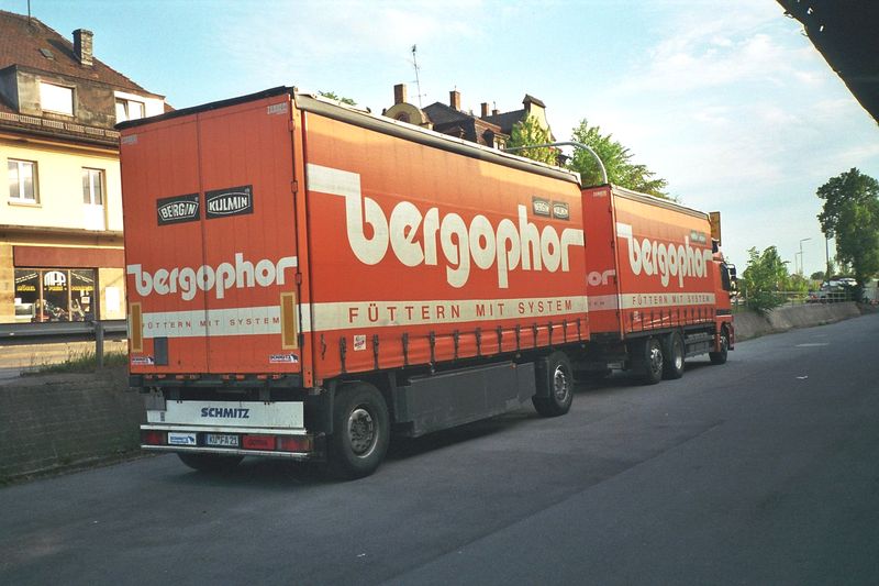 schmidt-hoffmann bergophor MB actros L heck.jpg