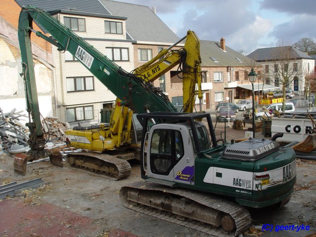 kobelco sk 250 met sloopgiek.jpg