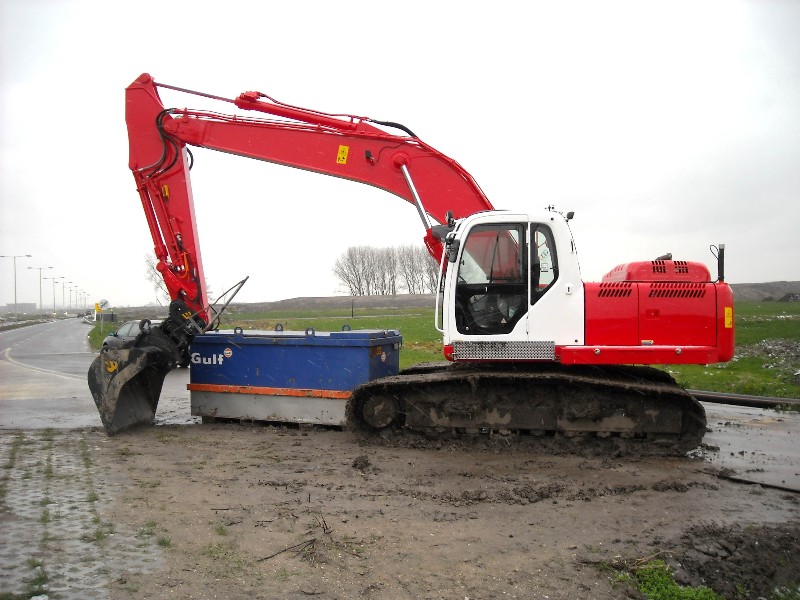 New Holland E 215 B (4).jpg