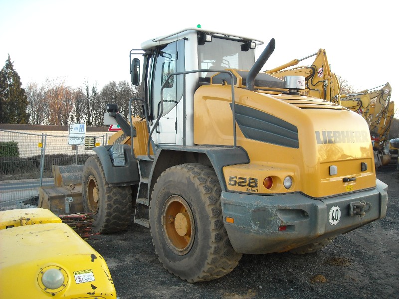 Liebherr L 528 (2).jpg