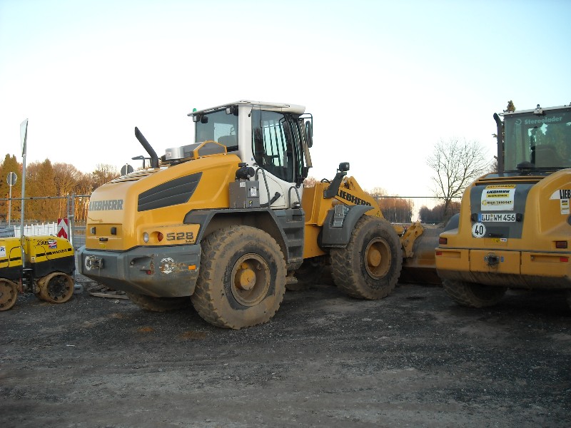 Liebherr L 528 (3).jpg
