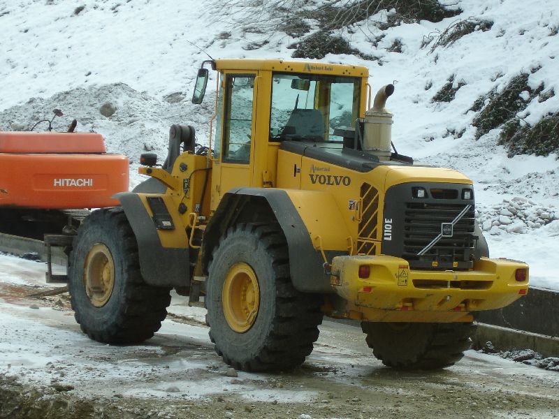 Volvo L110E.jpg