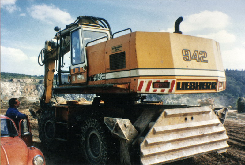 Liebherr A942.jpg