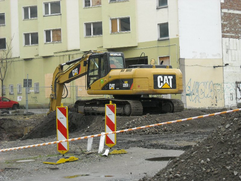 CAT 320 D (2).jpg