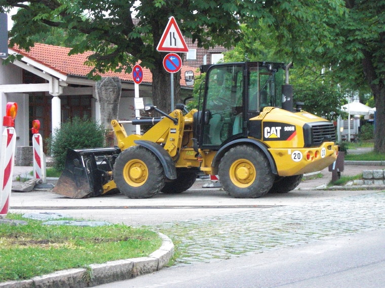 CAT906H-1.jpg
