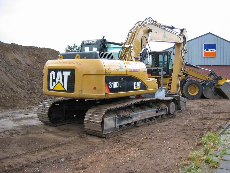 CAT 319D L 003.jpg