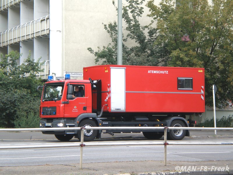 Berl.Feuerwehr_MAN TGM 18.280_Atemschutz-Container_01.jpg