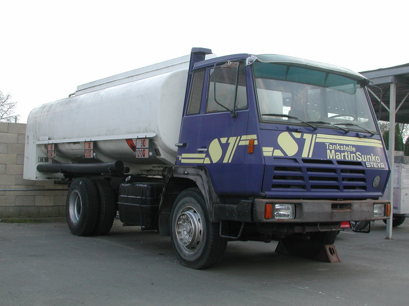 Steyr 91 Tank LKW Sunko.jpg