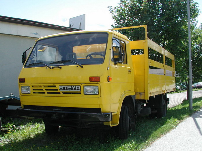 Steyr MAN VW Pritschen LKW gelb.jpg