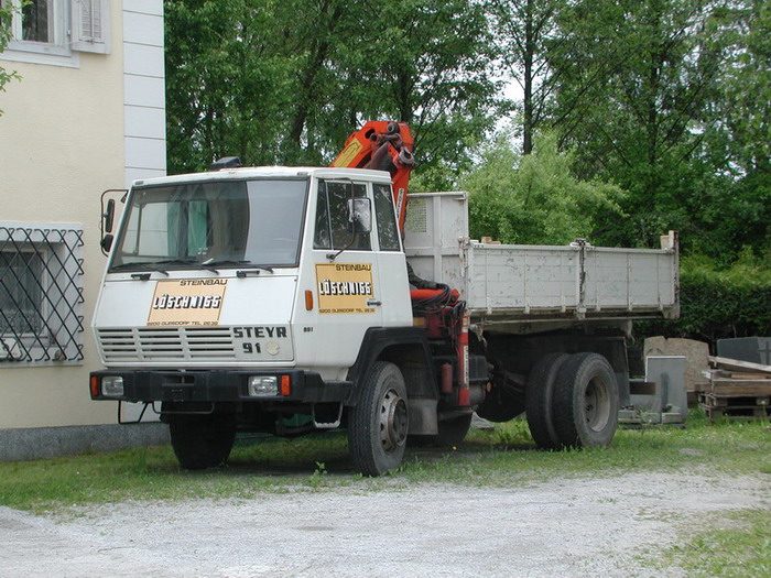 Steyr 891 Kipper mit Kran Löschnigg.jpg