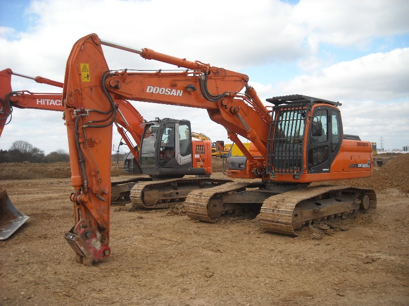 Doosan DX 225 (4).jpg