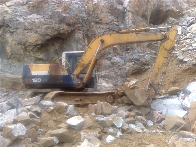 KOMATSU  PC120-5 excavator.jpg