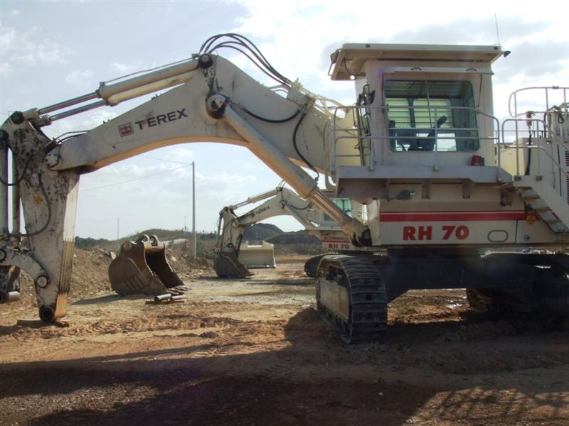 RH70 OK L H view of complete machine less bucket  (36) (Medium).jpg