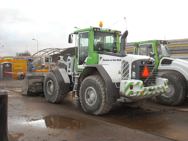 MvO Volvo L 90 F (1).jpg